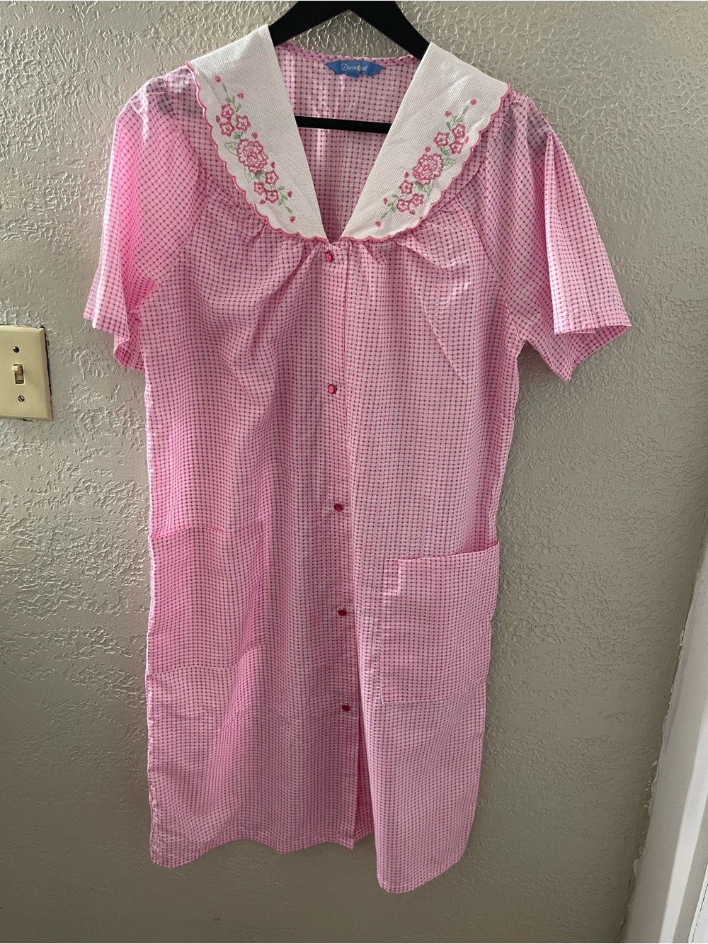 Women’s Pink Checked Vintage Button-Up House Dress Embroidered Collar Medium